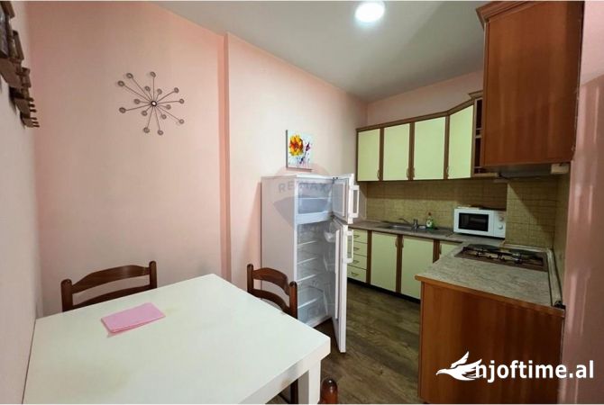 Shtepi ne shitje Apartament ne Tirane, 1+1, Mobilimi E mobiluar, Pagesa 147,000  Euro.