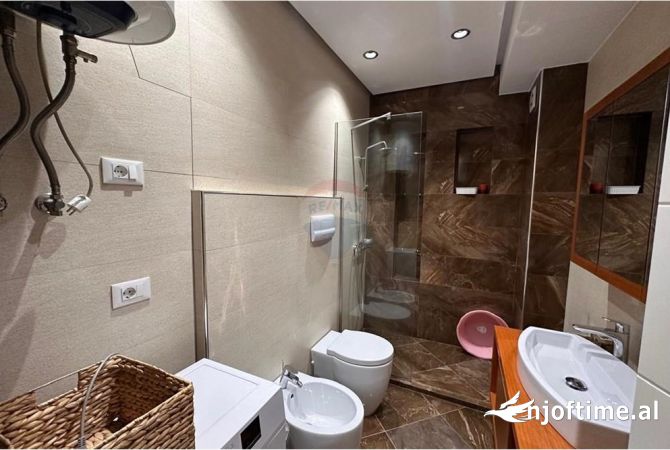 Shtepi ne shitje Apartament ne Tirane, 2+1, Mobilimi E mobiluar, Pagesa 280,000  Euro.