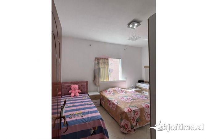 Shtepi me qera Apartament ne Tirane, 2+1, Mobilimi E mobiluar, Pagesa 550  Euro.