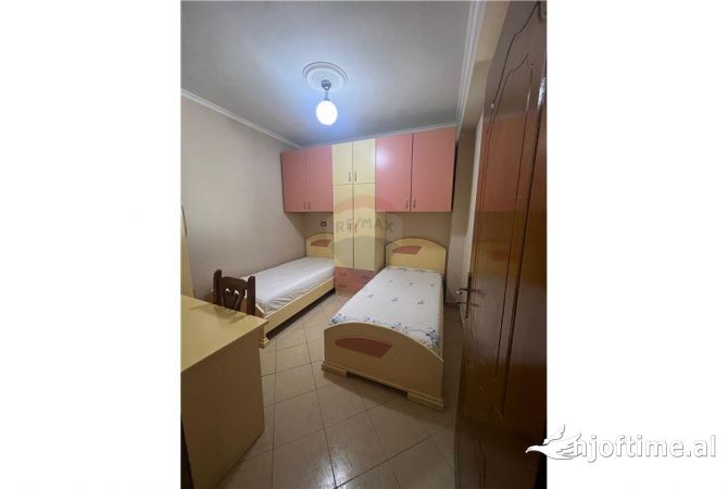 Shtepi ne shitje Apartament ne Tirane, 2+1, Mobilimi E mobiluar, Pagesa 130,000  Euro.