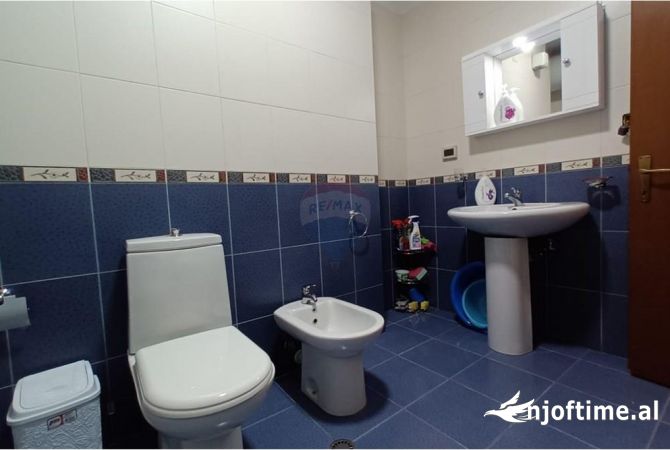 Shtepi me qera Apartament ne Tirane, 2+1, Mobilimi E mobiluar, Pagesa 750  Euro.