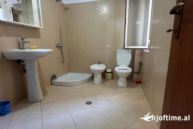 Shtepi me qera Apartament ne Tirane, 2+1, Mobilimi E mobiluar, Pagesa 500  Euro.