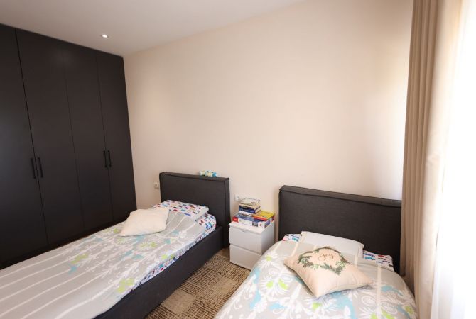 Shtepi ne shitje Apartament ne Tirane, 2+1, Mobilimi E mobiluar, Pagesa 330,000  Euro.