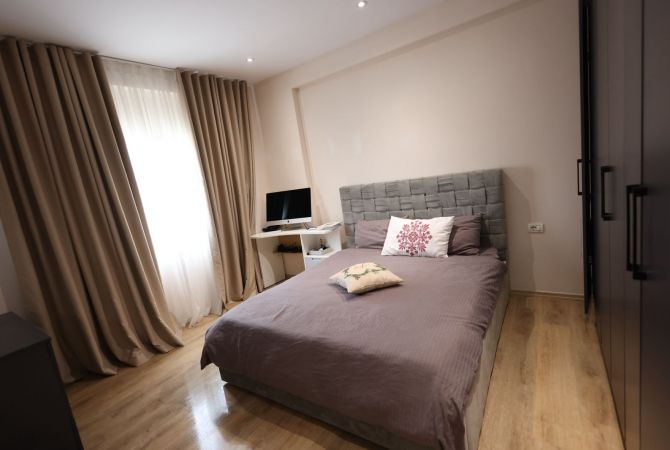 Shtepi ne shitje Apartament ne Tirane, 2+1, Mobilimi E mobiluar, Pagesa 330,000  Euro.