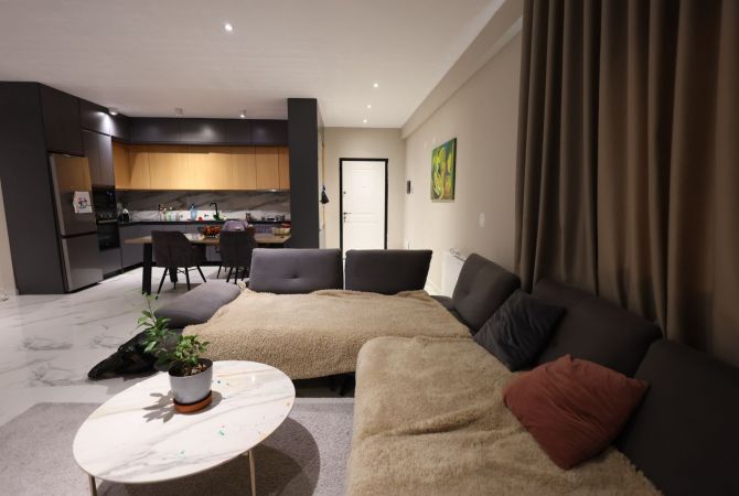 Shtepi ne shitje Apartament ne Tirane, 2+1, Mobilimi E mobiluar, Pagesa 330,000  Euro.