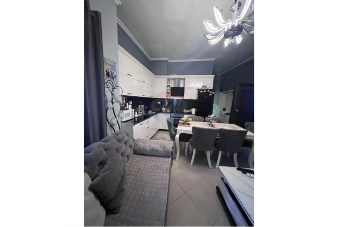 Shtepi ne shitje Apartament ne Tirane, 2+1, Mobilimi E mobiluar, Pagesa 150,000  Euro.