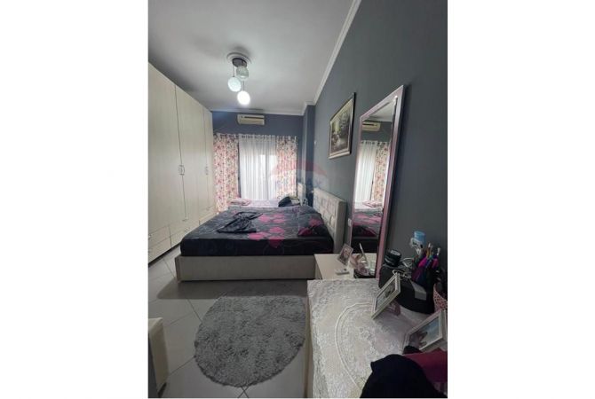 Shtepi ne shitje Apartament ne Tirane, 2+1, Mobilimi E mobiluar, Pagesa 150,000  Euro.