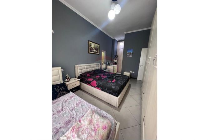 Shtepi ne shitje Apartament ne Tirane, 2+1, Mobilimi E mobiluar, Pagesa 150,000  Euro.