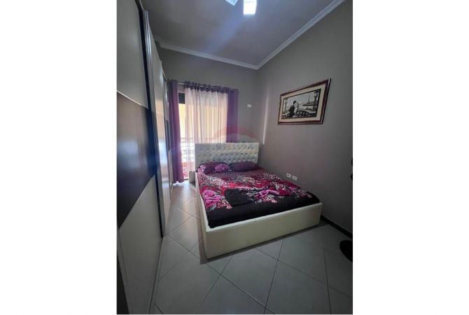 Shtepi ne shitje Apartament ne Tirane, 2+1, Mobilimi E mobiluar, Pagesa 150,000  Euro.