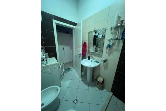 Shtepi ne shitje 2+1 ne Tirane - 150,000 Euro