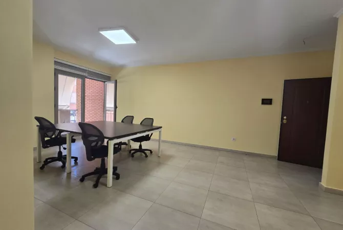 Ambient biznesi me qera 1+1 ne Tirane - 650 Euro