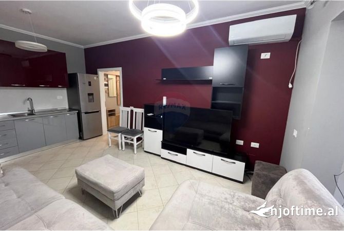 Shtepi me qera Apartament ne Tirane, 2+1, Mobilimi E mobiluar, Pagesa 700  Euro.