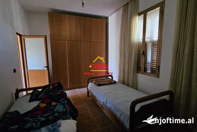 Shtepi ne shitje Shtepi Private ne Vlore, 5+1, Mobilimi Pjeserisht e mobiluar, Pagesa 150,000  Euro.