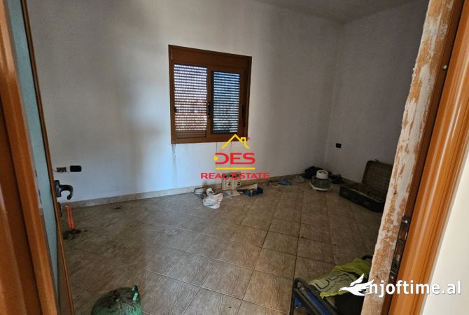 Shtepi ne shitje Shtepi Private ne Vlore, 5+1, Mobilimi Pjeserisht e mobiluar, Pagesa 150,000  Euro.