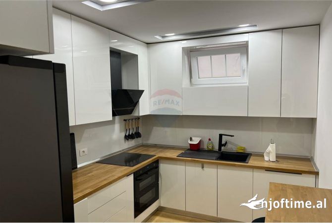 Shtepi me qera 2+1 ne Tirane - 1,200 Euro