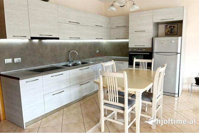 Shtepi me qera 2+1 ne Tirane - 700 Euro
