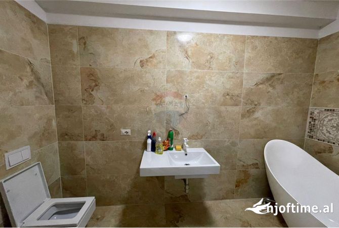 Shtepi me qera 2+1 ne Tirane - 1,100 Euro