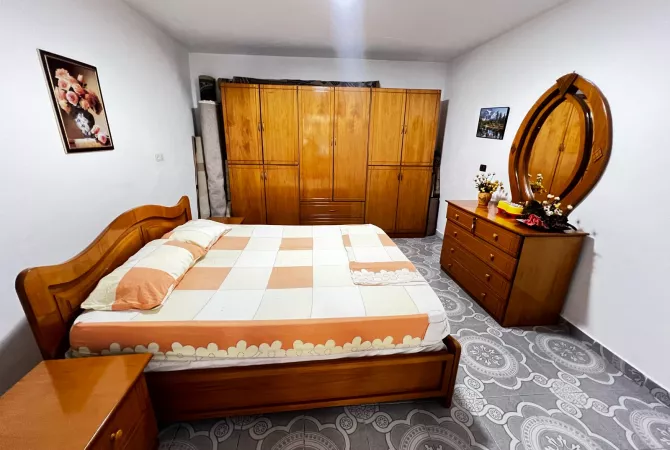 Shtepi me qera 1+1 ne Tirane - 35,000 Leke