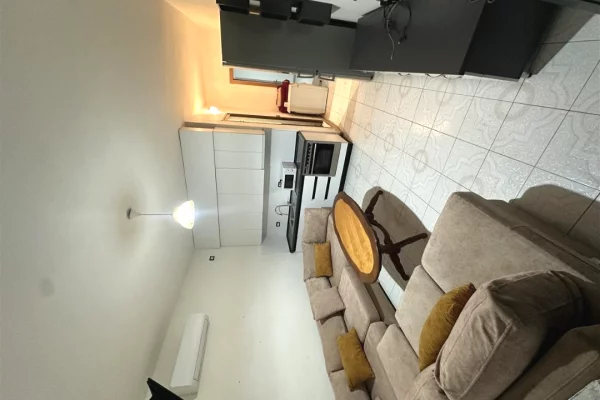 Shtepi me qera 1+1 ne Tirane - 30,000 Leke