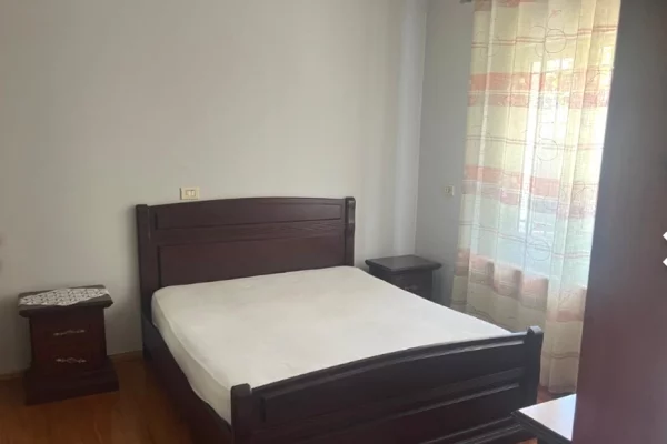 Shtepi me qera 2+1 ne Tirane - 35,000 Leke