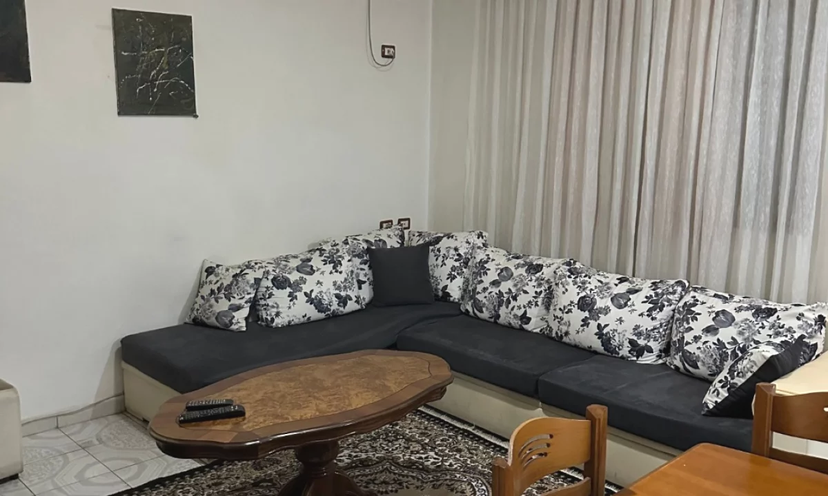 Shtepi me qera Shtepi Private ne Tirane, 1+1, Mobilimi E mobiluar, Pagesa 35,000  Leke.