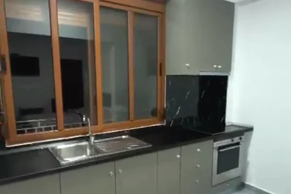 Garzoniere, 30.000 lek, 150 m nga Pallatet e Arabit, Don Bosko 