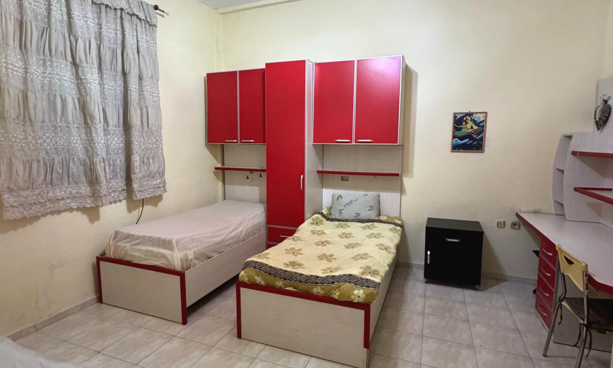 Shtepi me qera Shtepi Private ne Tirane, 1+1, Mobilimi E mobiluar, Pagesa 35,000  Leke.