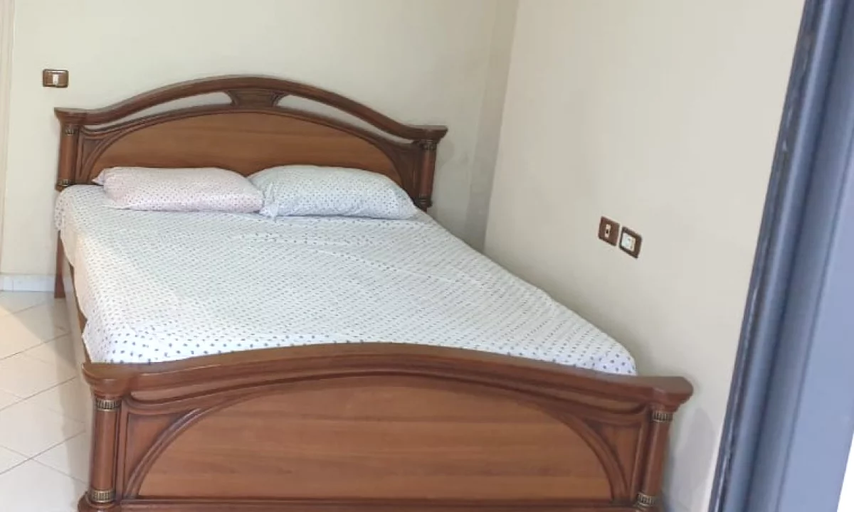 Shtepi me qera Shtepi Private ne Tirane, 1+1, Mobilimi E mobiluar, Pagesa 30,000  Leke.