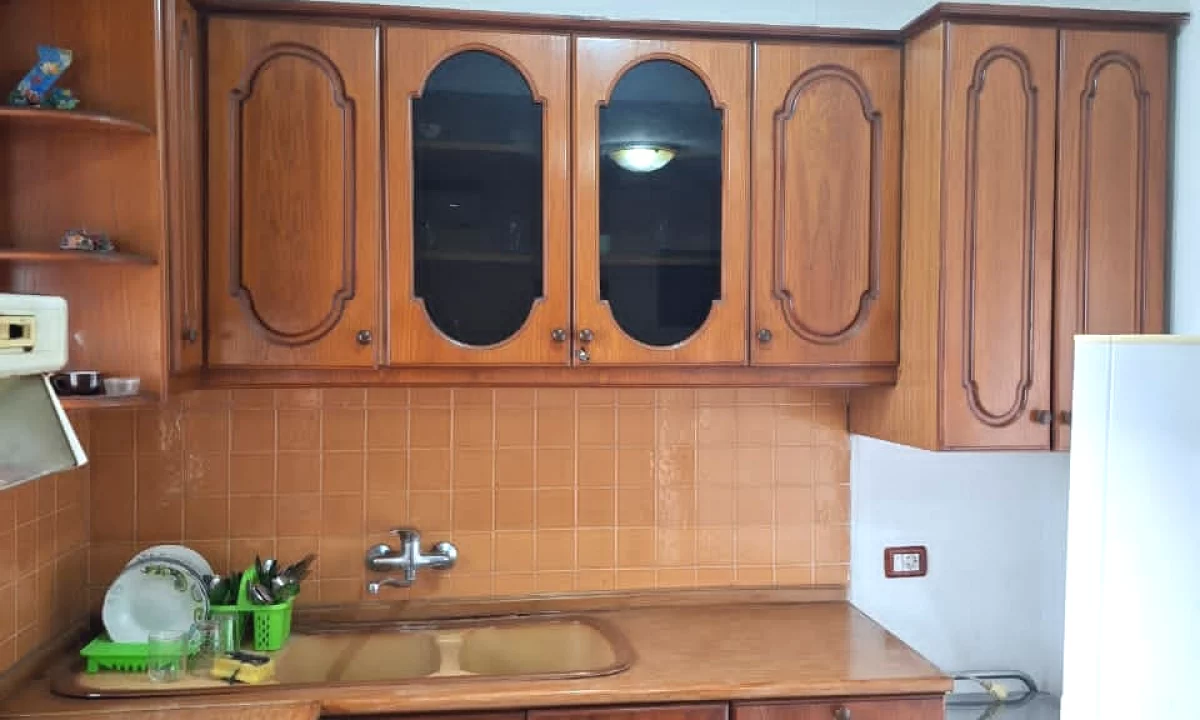 Shtepi me qera Shtepi Private ne Tirane, 1+1, Mobilimi E mobiluar, Pagesa 28,000  Leke.