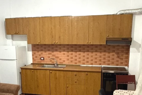 Shtepi me qera Garsoniere ne Tirane - 30,000 Leke