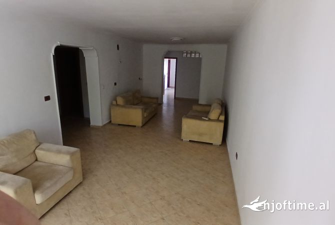 Ambient biznesi me qera 3+1 ne Tirane - 600 Euro