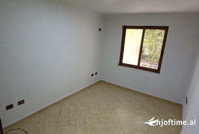 Ambient biznesi me qera 3+1 ne Tirane - 600 Euro