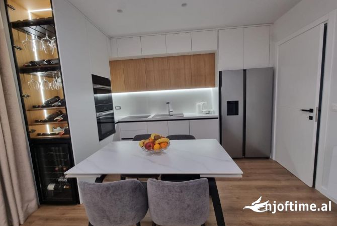 Shtepi me qera Apartament ne Tirane, 2+1, Mobilimi E mobiluar, Pagesa 1,000  Euro.