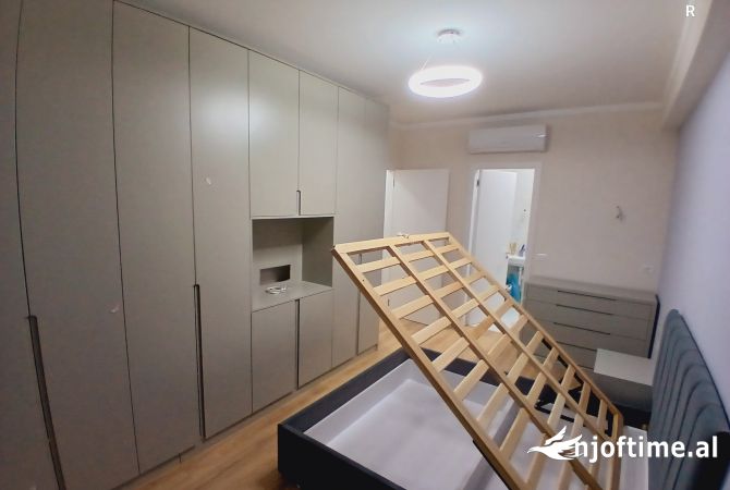 Shtepi me qera Apartament ne Tirane, 2+1, Mobilimi E mobiluar, Pagesa 650  Euro.