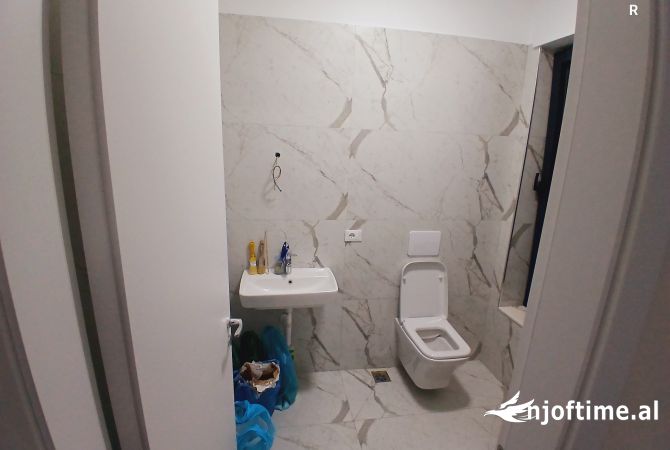 Shtepi me qera Apartament ne Tirane, 2+1, Mobilimi E mobiluar, Pagesa 650  Euro.