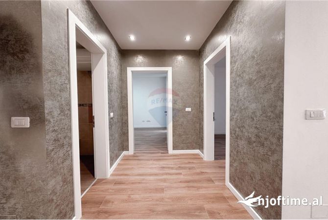 Shtepi ne shitje Apartament ne Tirane, 2+1, Mobilimi E mobiluar, Pagesa 264,000  Euro.