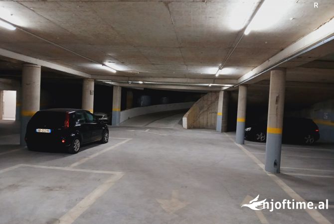 Shtepi ne shitje Apartament ne Tirane, 3+1, Mobilimi Bosh, pa mobiluar, Pagesa 235,000  Euro.