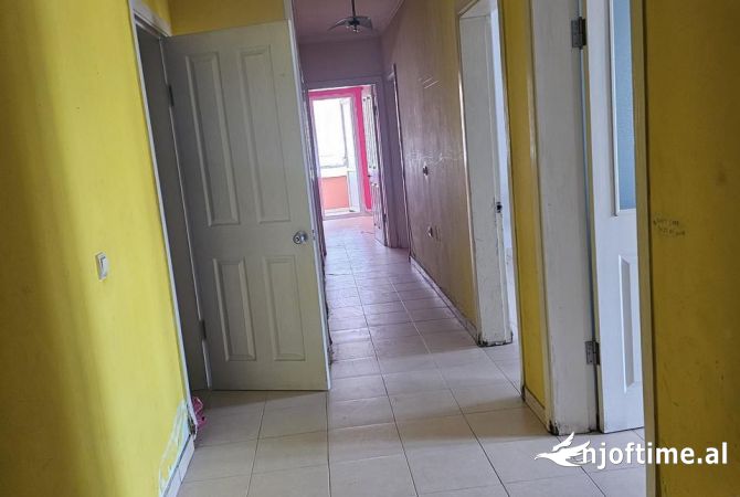 Shtepi ne shitje Apartament ne Tirane, 3+1, Mobilimi E mobiluar, Pagesa 127,000  Euro.