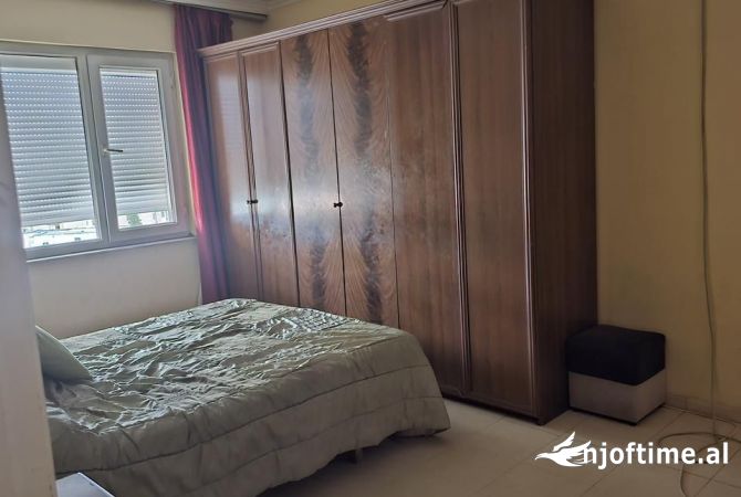 Shtepi ne shitje Apartament ne Tirane, 3+1, Mobilimi E mobiluar, Pagesa 127,000  Euro.