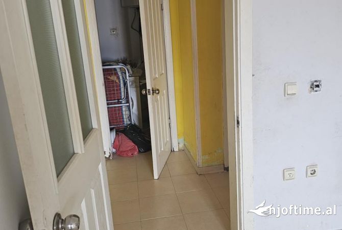 Shtepi ne shitje Apartament ne Tirane, 3+1, Mobilimi E mobiluar, Pagesa 127,000  Euro.