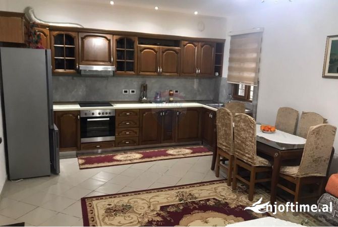 Shtepi me qera 2+1 ne Tirane - 40,000 Leke