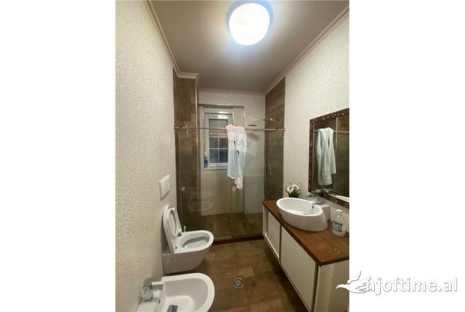 Shtepi me qera Apartament ne Tirane, 2+1, Mobilimi E mobiluar, Pagesa 700  Euro.