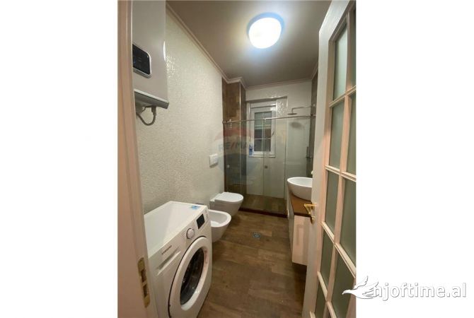 Shtepi me qera Apartament ne Tirane, 2+1, Mobilimi E mobiluar, Pagesa 700  Euro.