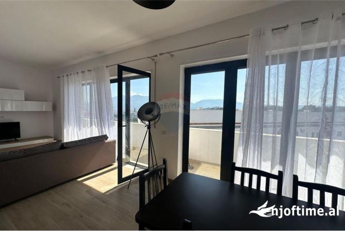 Shtepi me qera Apartament ne Tirane, 3+1, Mobilimi E mobiluar, Pagesa 750  Euro.