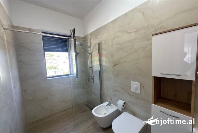 Shtepi me qera Apartament ne Tirane, 3+1, Mobilimi E mobiluar, Pagesa 750  Euro.