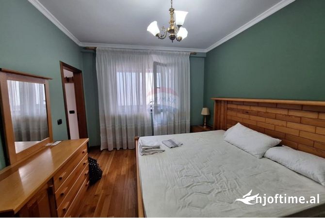 Shtepi me qera Apartament ne Tirane, 2+1, Mobilimi E mobiluar, Pagesa 1,000  Euro.