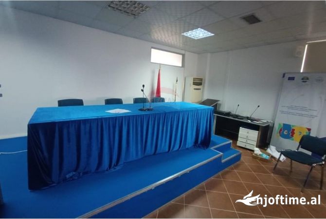 Ambient biznesi me qera 3+1 ne Tirane - 15,000 Euro
