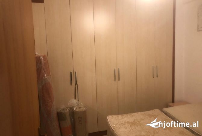 Shtepi me qera Apartament ne Tirane, 2+1, Mobilimi E mobiluar, Pagesa 430  Euro.