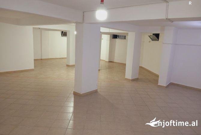 Ambient biznesi me qera 4+1 ne Tirane - 500 Euro