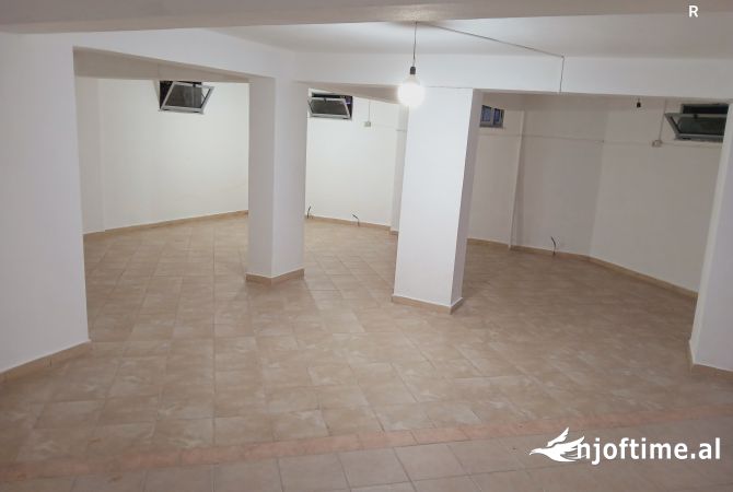 Ambient biznesi me qera 4+1 ne Tirane - 500 Euro